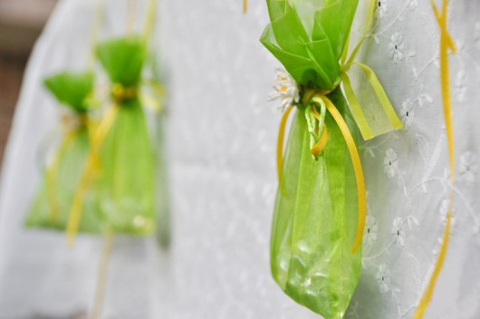 Summer garden party theme – Table decorating ideas with strawberries