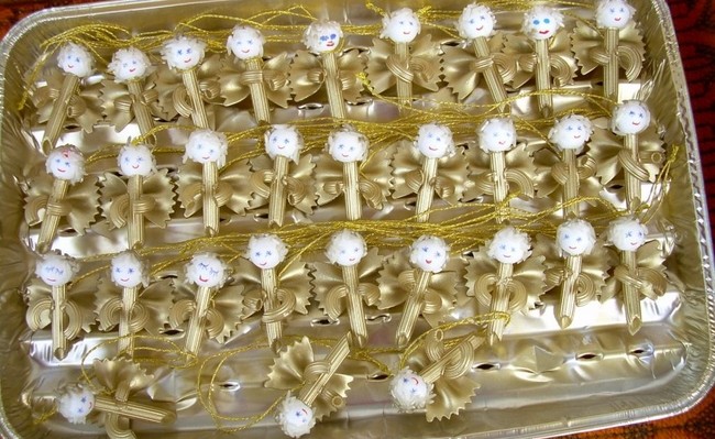 17 Homemade Christmas Decorations Made Of Pasta